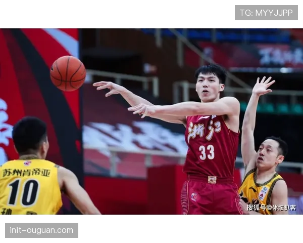【2026年4月CBA联赛低位防守体系趋势分析·赛中·通讯决胜时刻纪实：吴前抢断对手给低位的传球，并快攻上篮得手