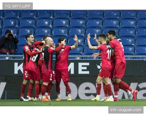 巴列卡诺vs西班牙人：后防核心集体缺席，192次解围球员停赛影响